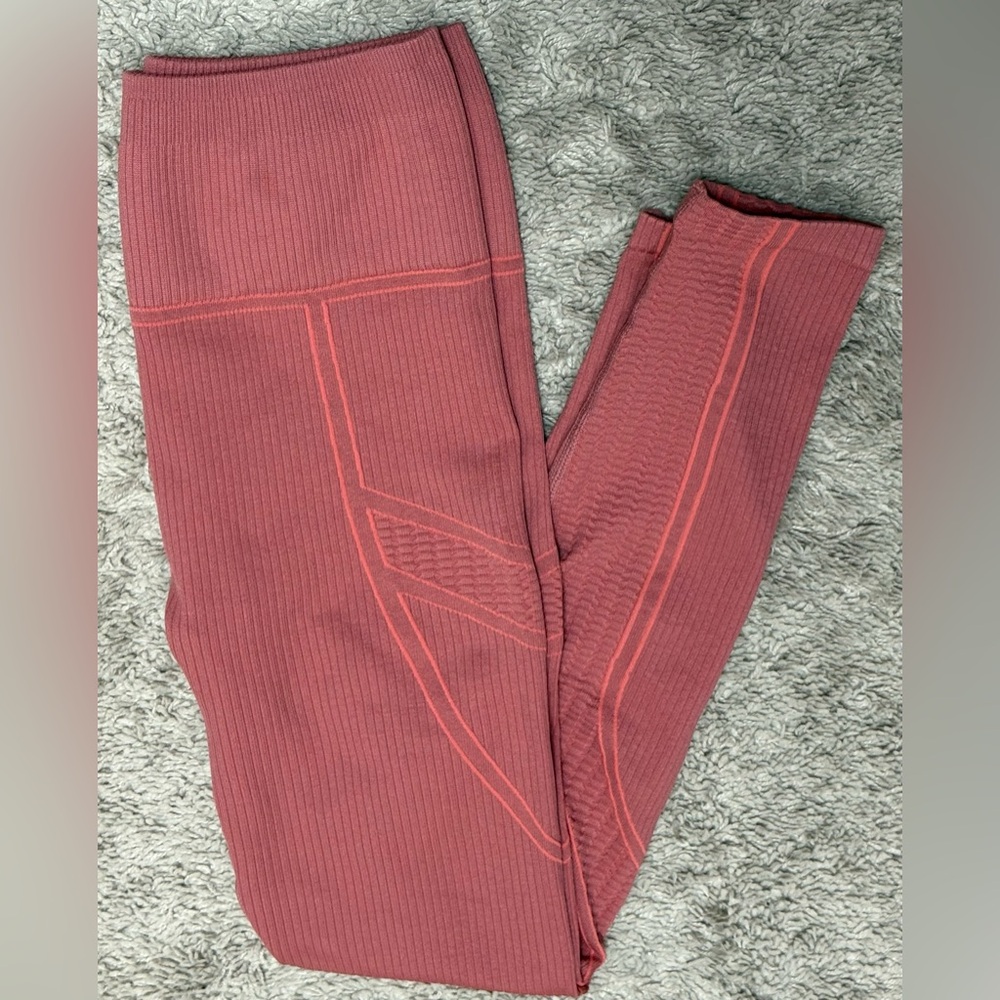 Fabletics Seamless Leggings size S in EUC! - Picture 6 of 8